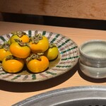 日本焼肉 はせ川 - ベビーパーシモン 大きさはお猪口より小さいが、熟して美味しい