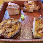 Ramen FeeL - チャーシュー皿で一杯やりたいですね