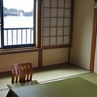 目の前に海が広がる出島荘のお部屋