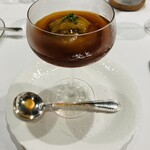 ル・ピックアシエット - 人参のムース コンソメジュレがけ　北海道産塩水ウニ 富山県産白エビ添え