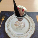 ラウンジ・オー - ライブデザート「ヴァンパイアのチョコレートパフェ　牙とマント」