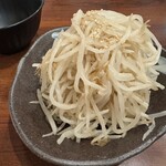 神保町トンちゃん - 山盛りもやしナムル