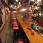 ドブ六九 - 奥から入口を見る