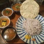 月と亀 - チキンカレー定食+ポークビンダルー