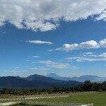 清泉寮ジャージーハット - デッキからの青空が爽やかで、富士山もよく見えます