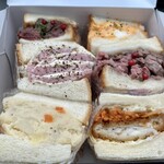 こんなにデカいサンドイッチは反則だ - 