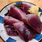 大衆酒場 西もり - かつを刺し　450円