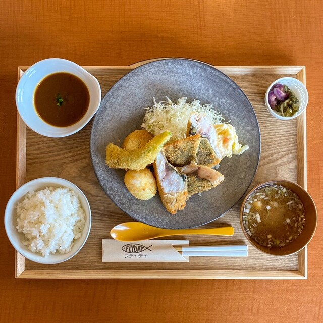 フライデイ （FLYDAY） - 高滝/食堂 | 食べログ