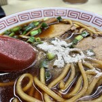 中華そば 麺屋7.5Hz - 高井田系に欠かせないコショー。多めに入れるファンが多いです。