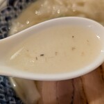 喜多方 満喜 - 透明な豚骨ベースのスープ