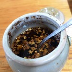 白河手打らーめん　うさぎ - 味変には、自家製ニンニクラー油！！