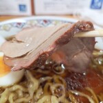 白河手打らーめん　うさぎ - チャーシューはこの厚みです！✕３枚！！