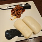 翠亨園 - 豚肉の甘辛ミソ炒め 蒸しパン添え