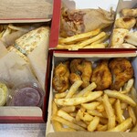 ピザハット - 料理写真:左がベーコンポテマヨ