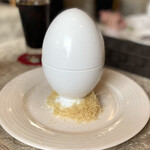 トラットリア セレーノ - 【本日のプリン】
      アールグレイのプリン(税込350円)
      卵型の入れ物がやって来ました！
      パカッと開けると…