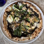 トラットリア セレーノ - ピッツァを上から。