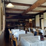 トラットリア セレーノ - ほぼ満席でしたが、
      ちょうど地元の方々が帰ったタイミングで
      店内をパシャリ！