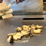 嘉門 - 活き鮑のグリル（身、内臓）