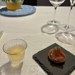 VANKA - 蕃茄の定点観測　トマト2品
      　出汁とトマトのスープ
      　ドライトマト、生ハム、クリームチーズ