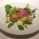 レフェルヴェソンス - 信州和牛もも肉を炭火で、馬刀貝のピュレとソテー、サバイヨン、新玉葱のグリエ、ルッコラと春菊の葉