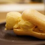 鮨おばな - モナカの香ばしさの中にあるビターな甘み。キリッとした味わいで心地よく締める女将さんお手製の貴醸酒モナカ。