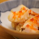 鮨おばな - 弾力のある身は噛むほどに香りが立ち上がり、さらっとしたタレも相乗するように香り高く、身をより滑らかな旨さとして伝えてくれる。