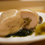 鮨おばな - 青のりが味を導くように早くも形成される一体感。 軽い圧だけでナチュラルに溶けていけば、その綺麗な味わいだけを置き去りにさせる。