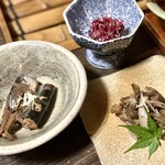 知憩軒 - 夕飯①さんま、右下はあけびと舞茸の炒め煮、食用菊のお浸し