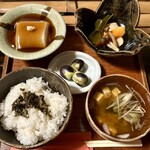 知憩軒 - 夕飯①小さな丸茄子は民田茄子、ご飯に紫蘇の実が最高