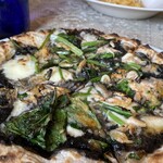 トラットリア セレーノ - 桜海老のフワッといい香りと塩味。
      一気に海の世界へ持っていかれそうになりますが、
      小松菜のシャキシャキ食感が
      程よい塩味で美味しい〜(*ﾟ∀ﾟ*)