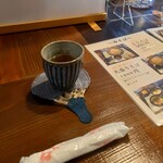 夢創庵 - 最初に温かいお茶とおしぼり