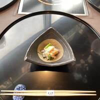 松阪牛 よし田 - 先付けの胡麻和え、あっさりとしながらもコクがあり、美味しかったです。