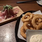吉祥寺っ子ダイニング ペコリ - 山盛り生ハム、オニオンフライ