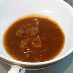 オアシス - チキンカレーはほんのりピリ辛で美味しい。