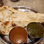 エローラ - ムンバイランチ(チキンカレー・ほうれん草とジャガイモ)