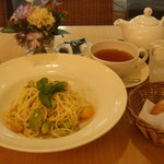 アフタヌーンティー ティールーム - アボカドとツナバジルソースの冷製パスタ