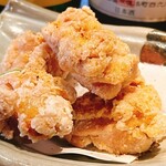 イザカヤ コン - 鶏の唐揚げ