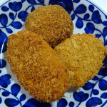 肉の伊吾田 - 昔コロッケ130円・牛肉コロッケ120円・メンチ130円