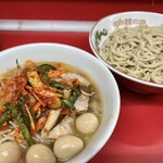 ラーメン二郎 - ラーメン（950円）＋つけ変更（100円）＋味うずら（100円）＋SUPERキムチ（130円）、ニンニクコール