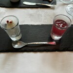 ラ・ブランシュ - タマネギのシャーベット、赤紫蘇のジュレ