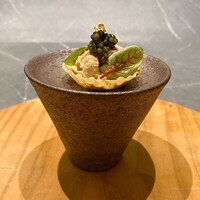 atelier HANADA - 低温調理のフォアグラとキャビアが詰まった春巻きの皮のタルト