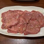 焼肉ホルモン 亀萬 - タン塩