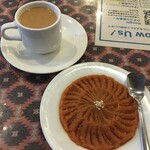 インド料理 パリワル - 濃厚ホットチャイ(¥450)とにんじんハルワ(¥380)