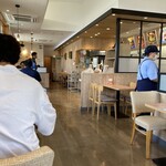 モスバーガー - 私めの席から入口方面撮影