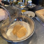 HAKUMOKKA - ケーキの準備  もともとは小麦粉のキャロットケーキでしたが、 米粉ではと質問が出ると 米粉バージョン も作り始めました！