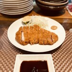 イワナガ食堂 - 鹿児島県産六白黒豚 とんかつ　2090円