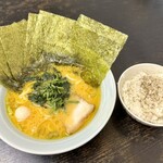 萬来亭 -  豚骨醤油ラーメン 麺2/3＆半ライス