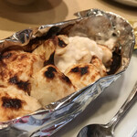 飛騨 - 【冬】旬の「海の宝石」とらふぐ白子。クリーミーで濃厚な味わい。醤油の香ばしさに絞ったすだちの香りと酸味と苦味がまた日本酒に合う。