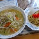 山忠 - メニュー③番 塩ラーメンと小チャーハンのセット850円