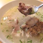 肉の郷 ちべ - 時間をかけてじっくり煮込んだテールスープです。シンプルに、塩とコショウでお召し上がりくださいませ。